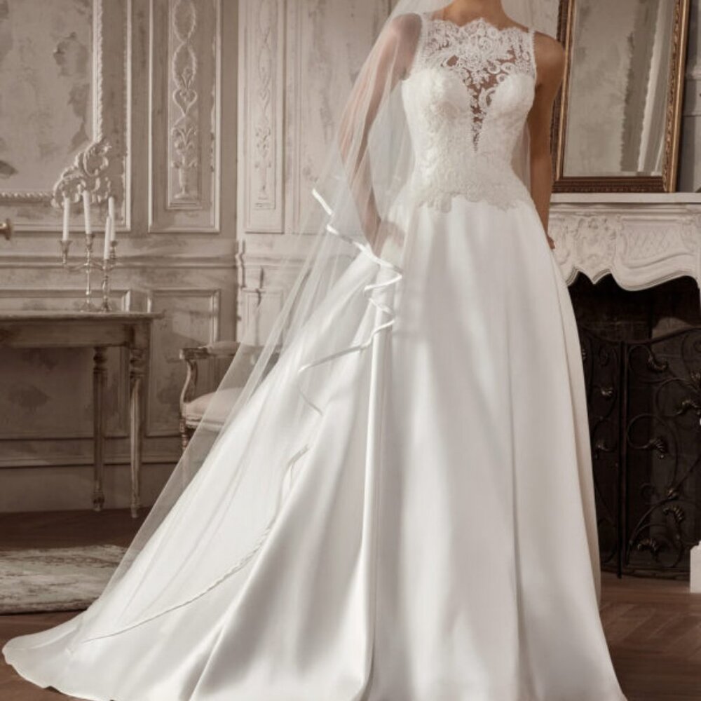 St. Patrick "Alysa" Wedding Gown (Unaltered)